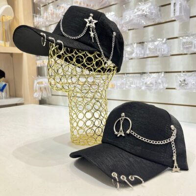 Gorra Negra con Tachas