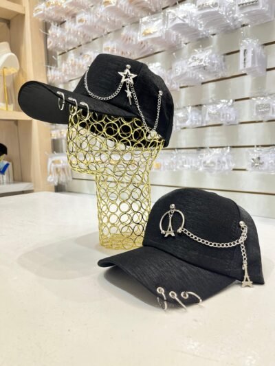 Gorra Negra con Tachas