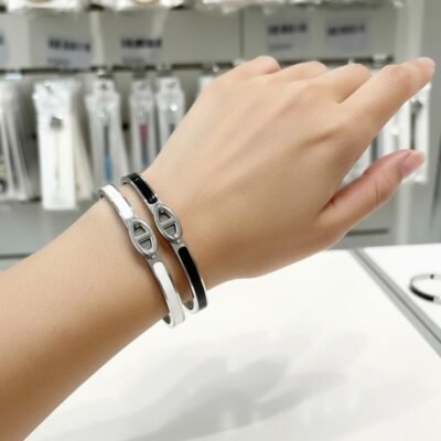 Esclava Black and White