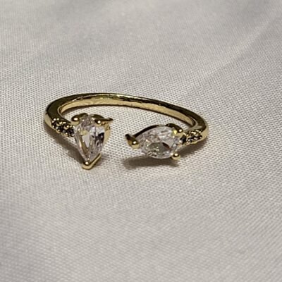 V25 08 Anillo frecha cristal