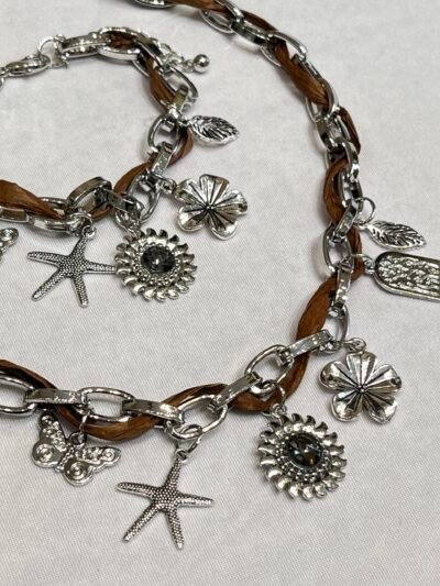 Collar y Pulsera Charms Marron &  Plata