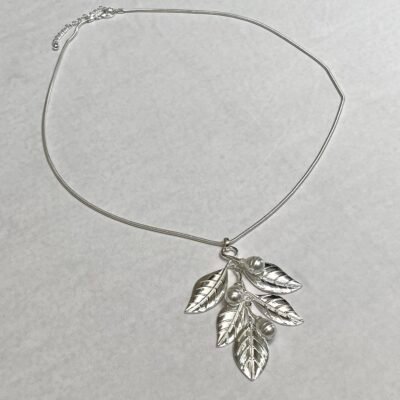 Collar Largo Laurel Plata